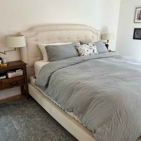 Anthropologie King Sized Soft Washed 100% Linen Duvet Cover and Shams - Picture 6 of 6